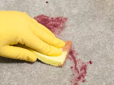 så får du lätt bort fläckar på mattan